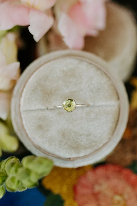 engraved rings for women -Faceted Peridot Ring