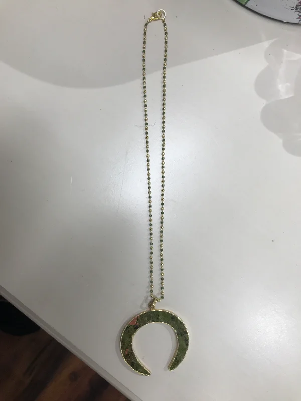 men's style necklaces for women -Green horn necklace