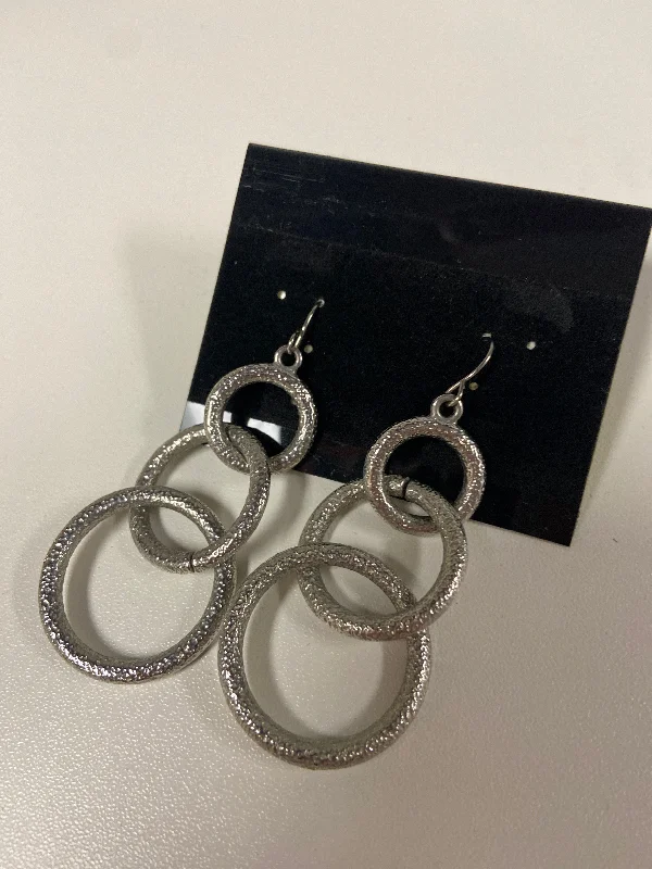 women's silver earrings -Earrings Dangle/drop By Clothes Mentor